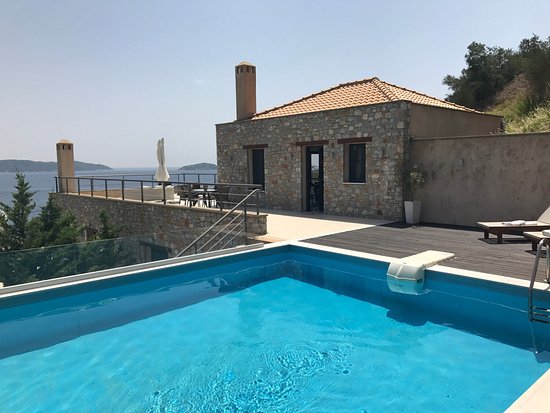 Golden King Villas with pool in Vasilias Skiathos