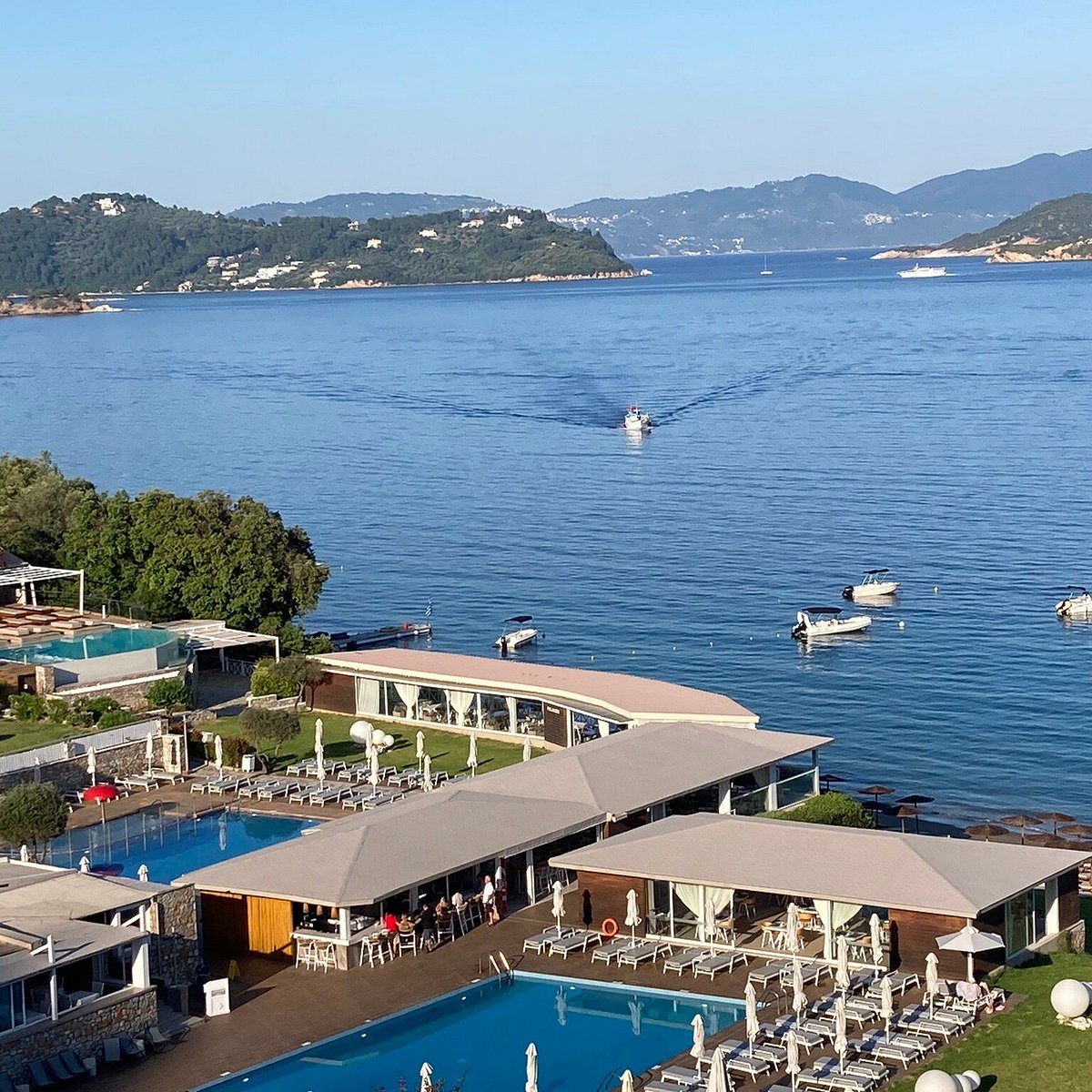 Kassandra Bay Resort pool accommodation in Vasilias Skiathos