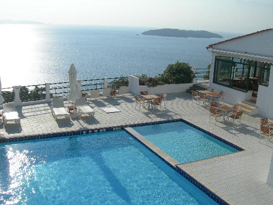 Skiathos Club Hotel and Suites in Vasilias