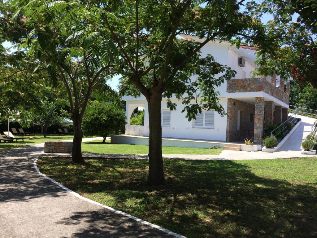 Villa Jeanna apartments in Troulos Skiathos