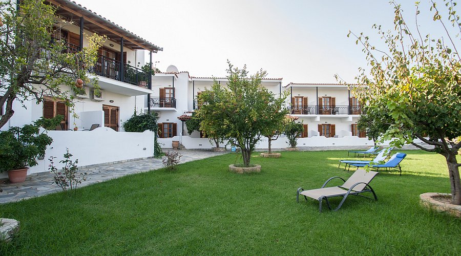 Vontzos Hotel and Apartments in Achladies Skiathos